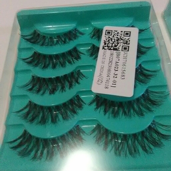 15 Pairs New Reusable Eyelashes + 1 Eyelash Curler - Picture 4 of 5